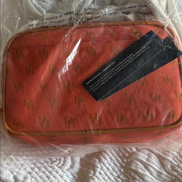Dooney & Bourke Loni Signature Logo Crossbody Bag in Coral/tan leather NWT. - Picture 2 of 6